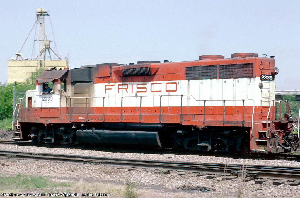 Burlington Northern GP38-2 #2339 with a Southern Railway transfer 